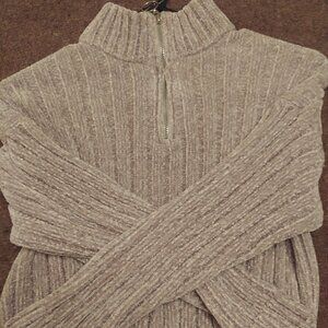 Pink Rose velvet gray slightly cropped gray sweater in size M